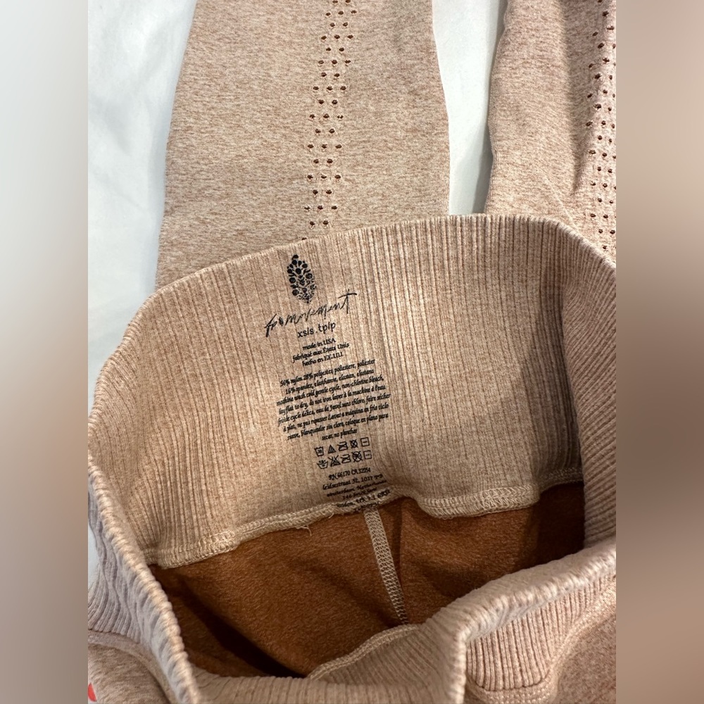 Free people movement good karma legging NWT - Picture 9 of 10